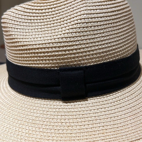 Solar Escape UV Casual Fedora (Wheat) One Size Adjustable
Drawstring - Picture 2 of 6